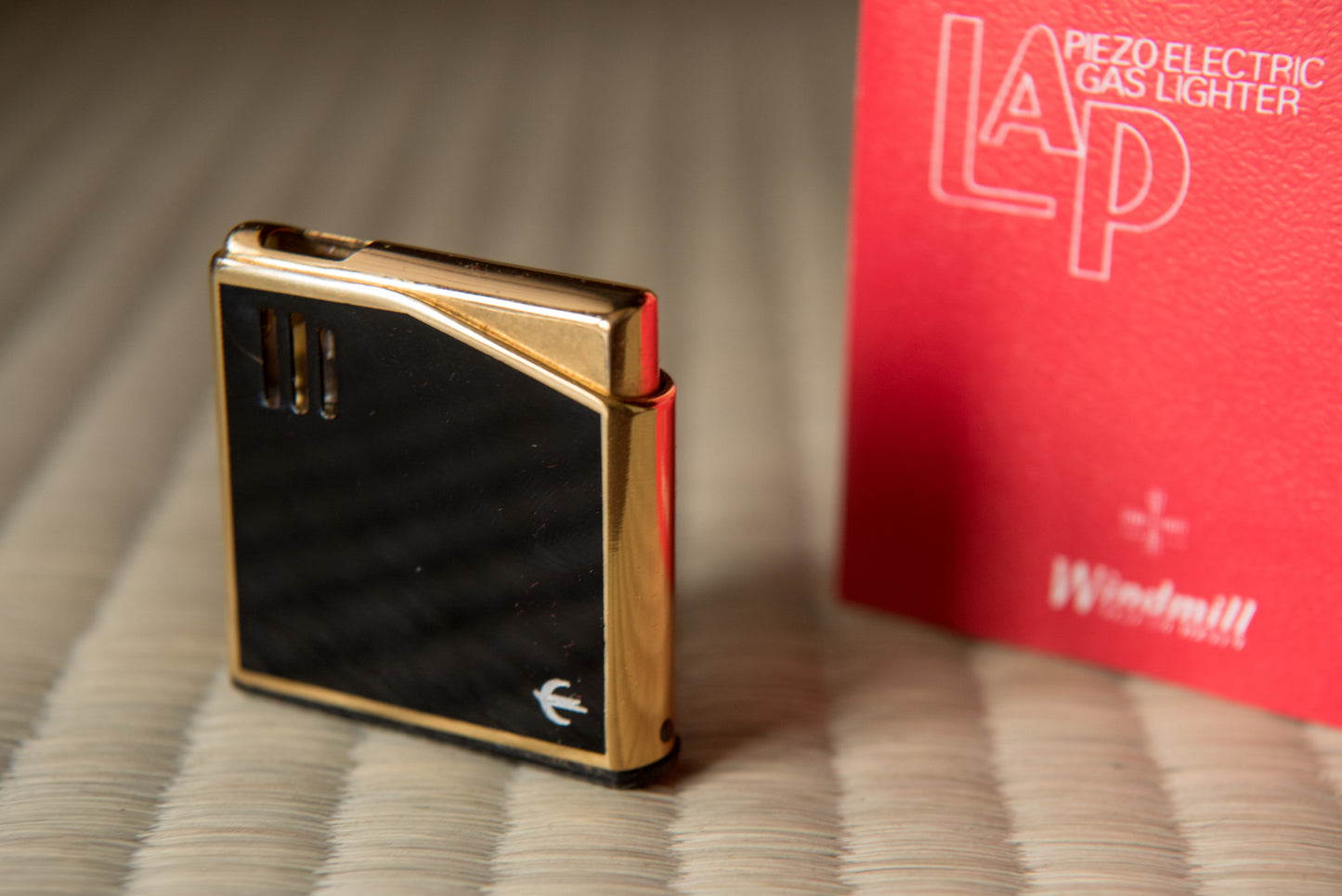 Vintage Black & Gold Japanese Piezo Electric Gas Lighter from Italy, with Maruzen Oil logo, in box