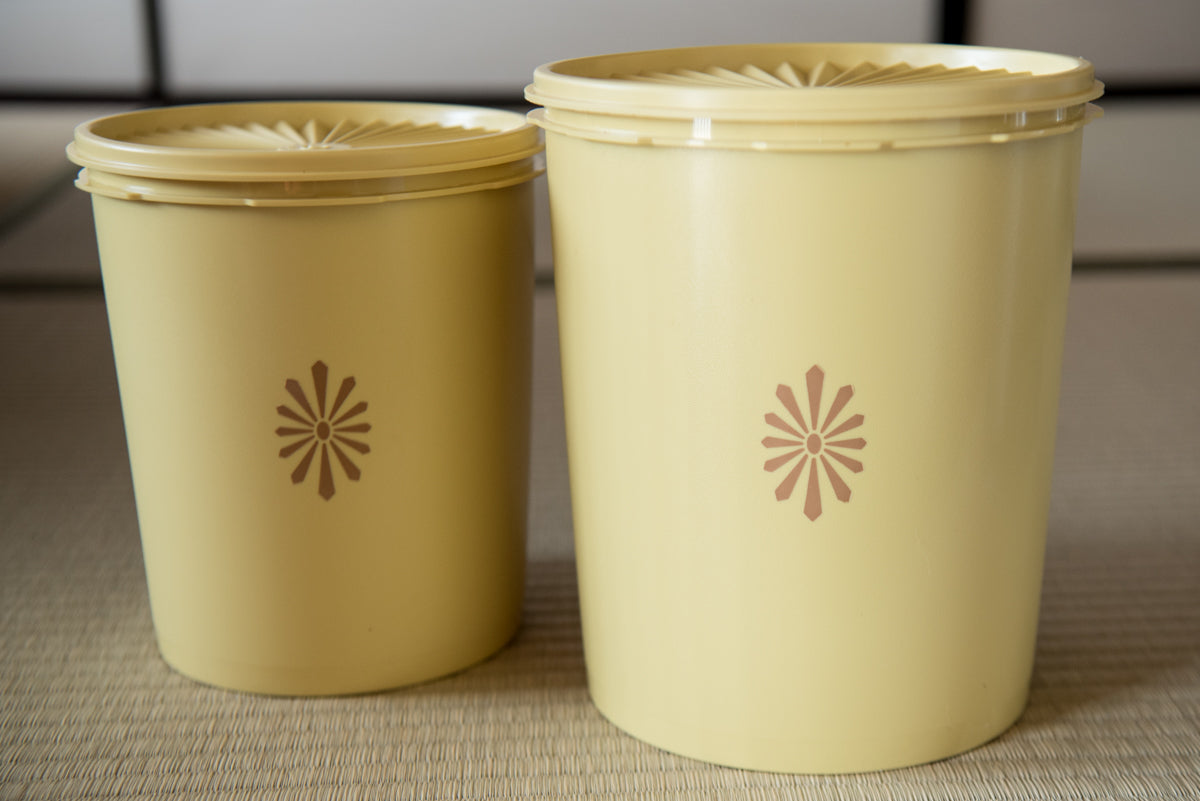 Vintage Japanese Tupperware Nesting 2-Piece Servalier Set, Yellow and Gold (from 1970s)