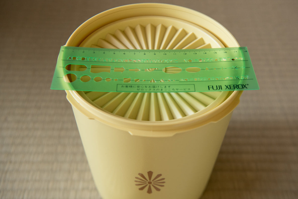 Vintage Japanese Tupperware Nesting 2-Piece Servalier Set, Yellow and Gold (from 1970s)