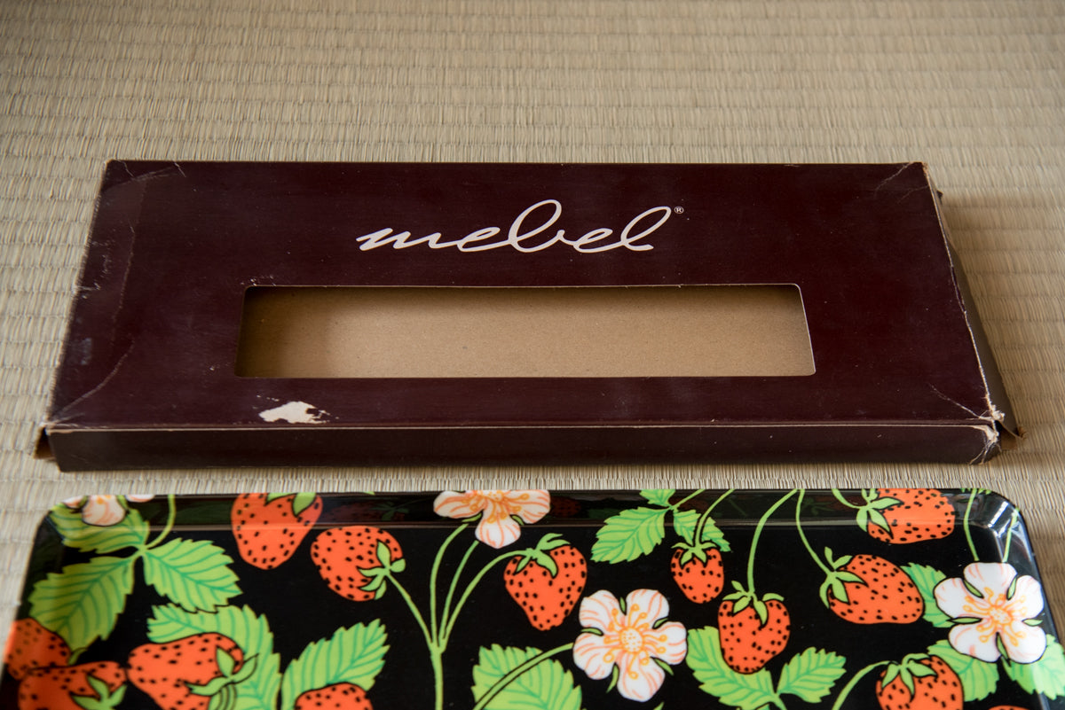 Retro Serving Tray with strawberry design, made of Melamine Resin, in box