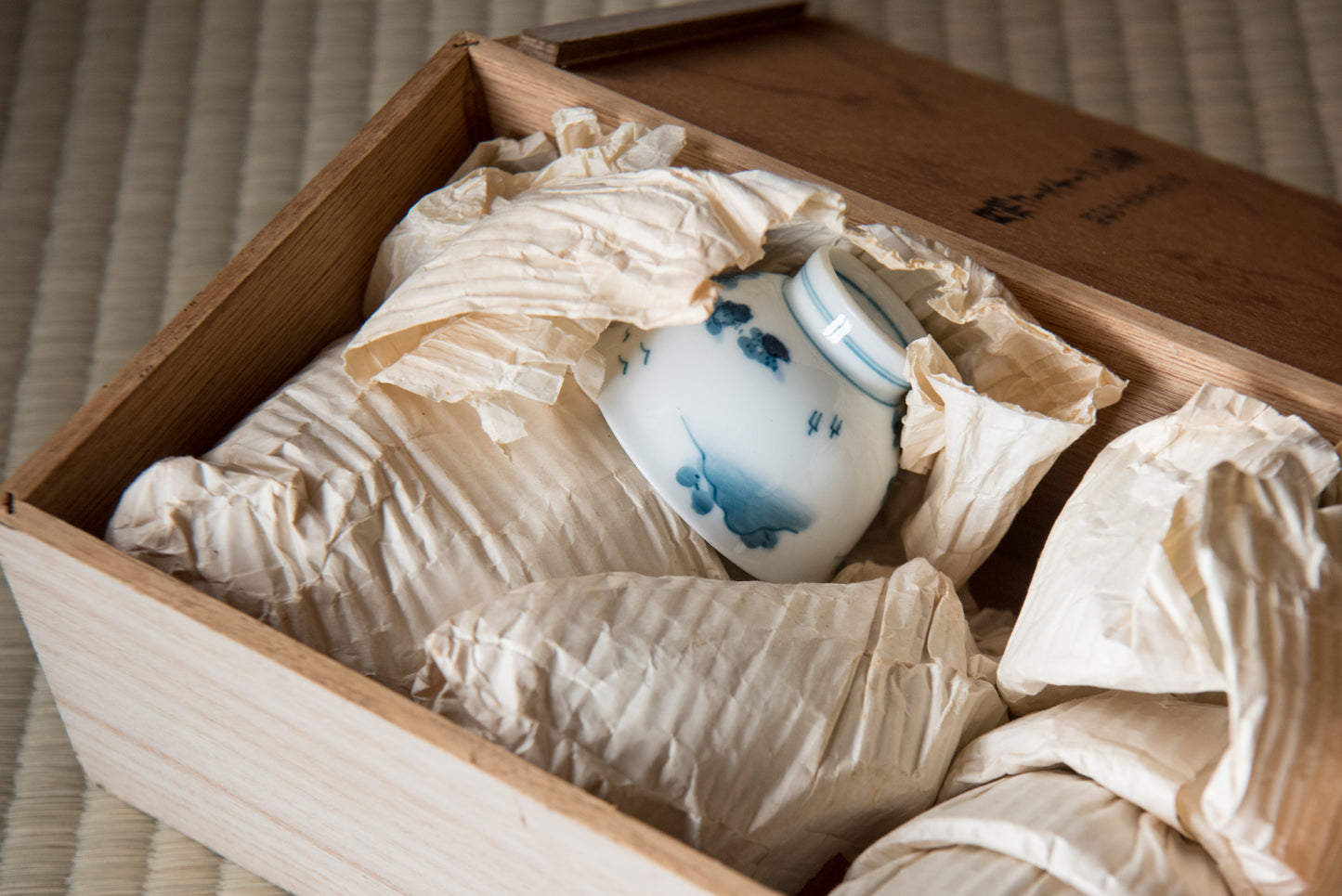 Vintage Sansui Ceramic Tea Pot and Cup Set, made by 畑萬陶苑 Hataman Toen (1960) in wooden box